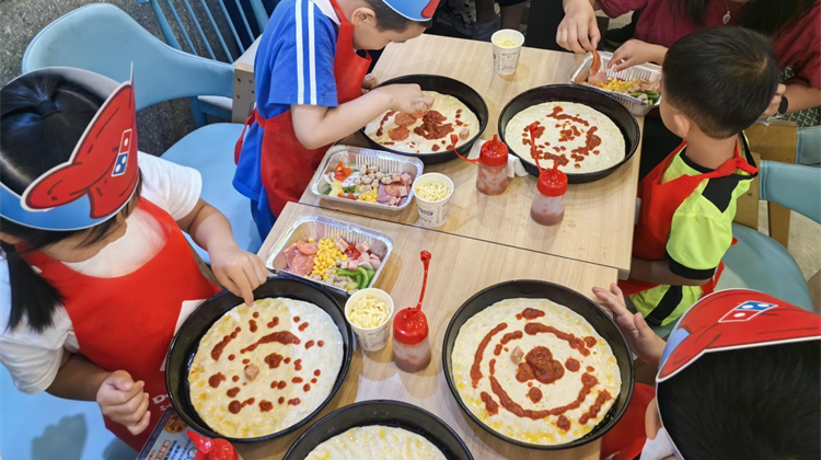 “披”洒爱心暖童心！福田区残联携手达美乐开启特殊儿童厨艺启蒙之旅