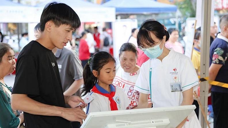 健康体重，护佑同行！龙岗区二院科普义诊活动在布吉公园举办