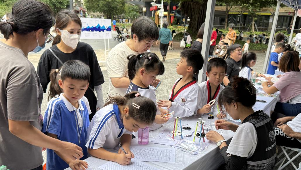 沉浸式体验AI 桃花园社区AI科技嘉年华活动火热开展