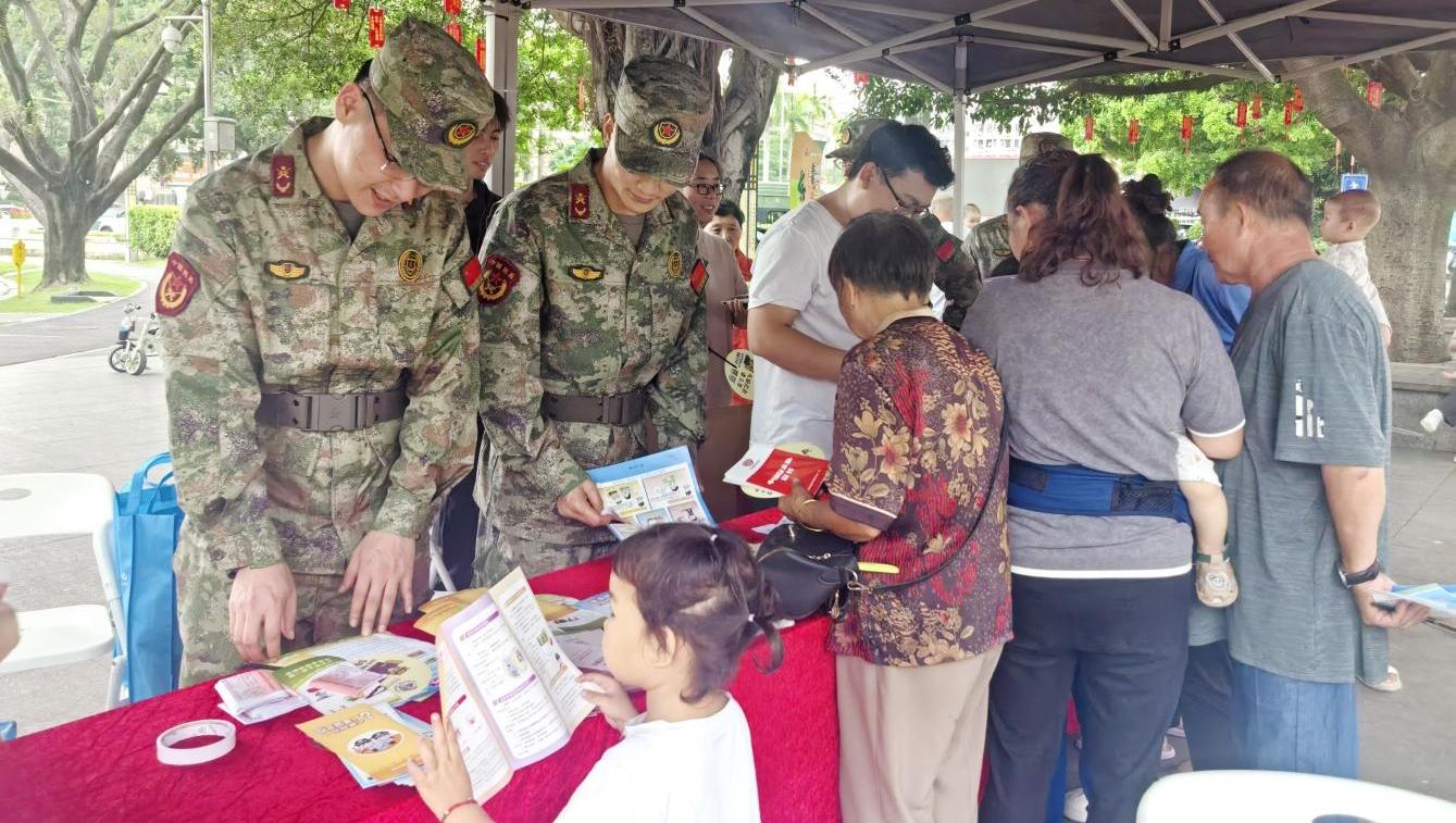 燕罗街道民兵助力民法典普法宣传