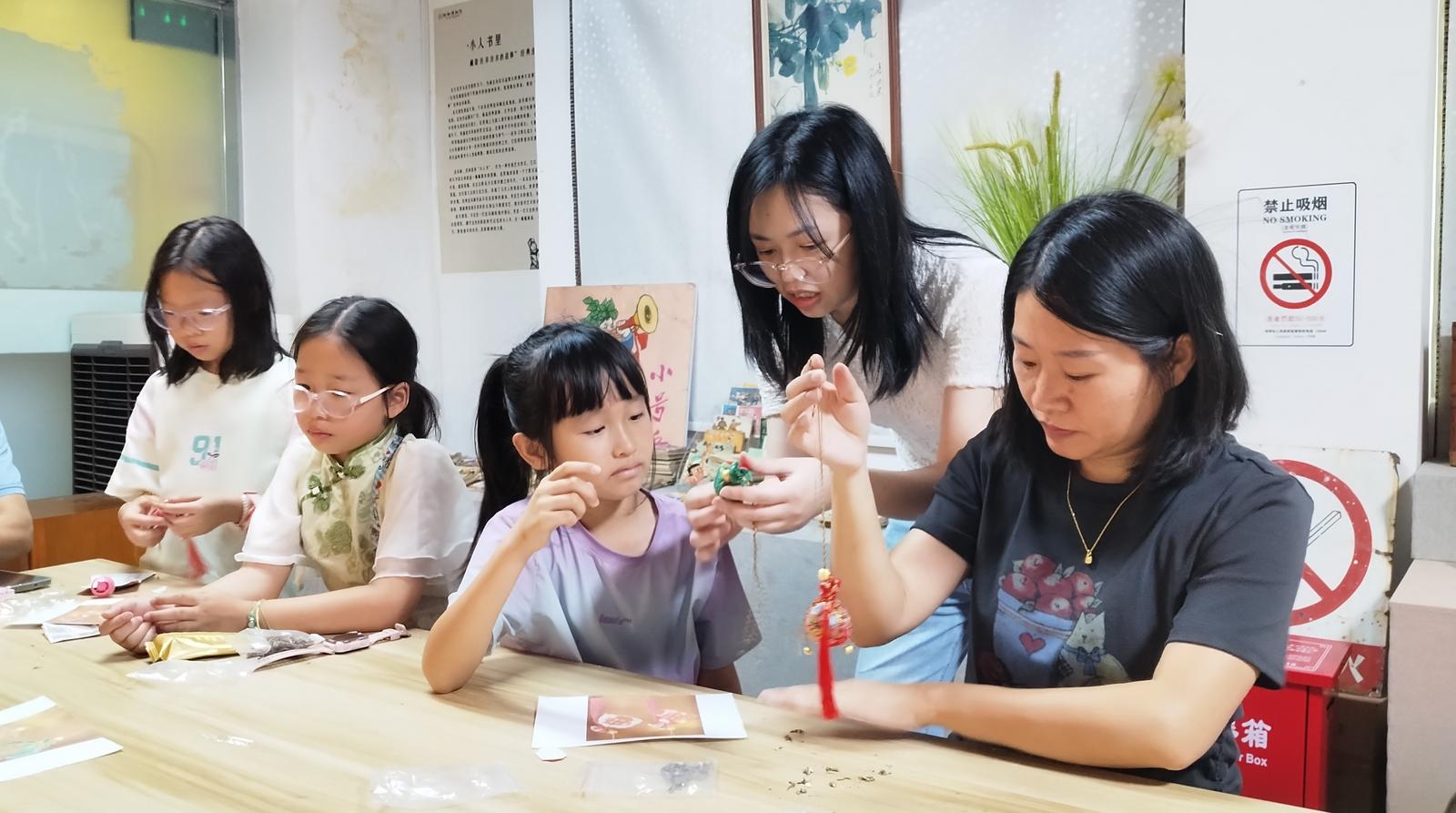 粽香童趣·香囊传情——亲子手作时光活动温情举办