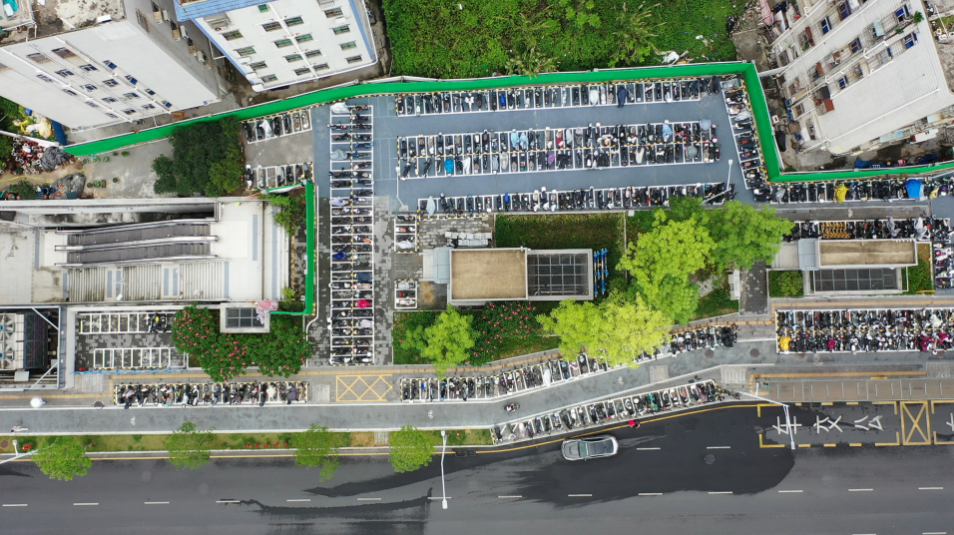 增加车位约8900个 横岗破解地铁口电动自行车停放难题
