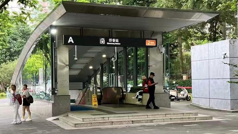 高考专线爱心巴士来了：侨香地铁站A出口免费直达红岭中学高中部考场