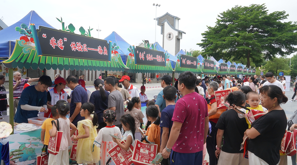 玉律社区居民畅享邻里幸福味