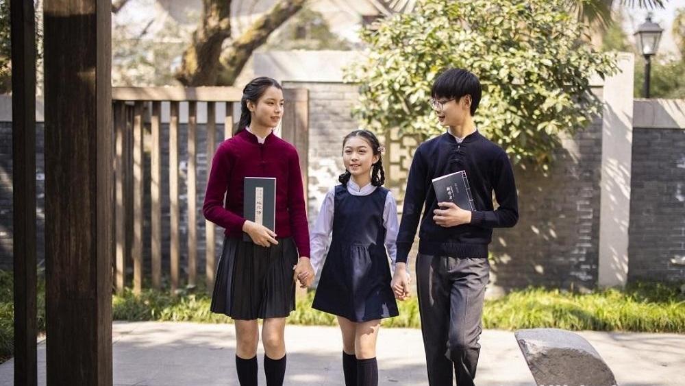 校服如何承载美育？见证服饰中的教育哲学