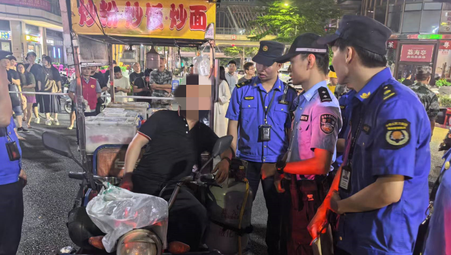 护航“十五运”及中高考 横岗街道开展夜间市容秩序专项整治行动