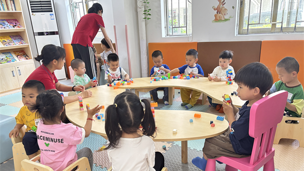 莲塘街道：从“接送难”到“楼下见”