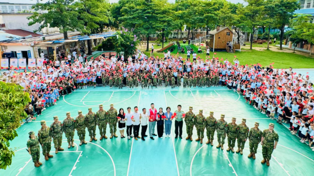 宝龙街道国防教育进校园 为近400名儿童播撒爱国种子