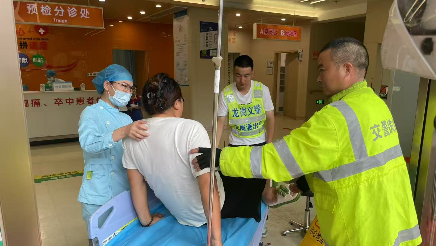 孕妇雨中驾车腹痛难忍 龙岗铁骑代驾护送就医