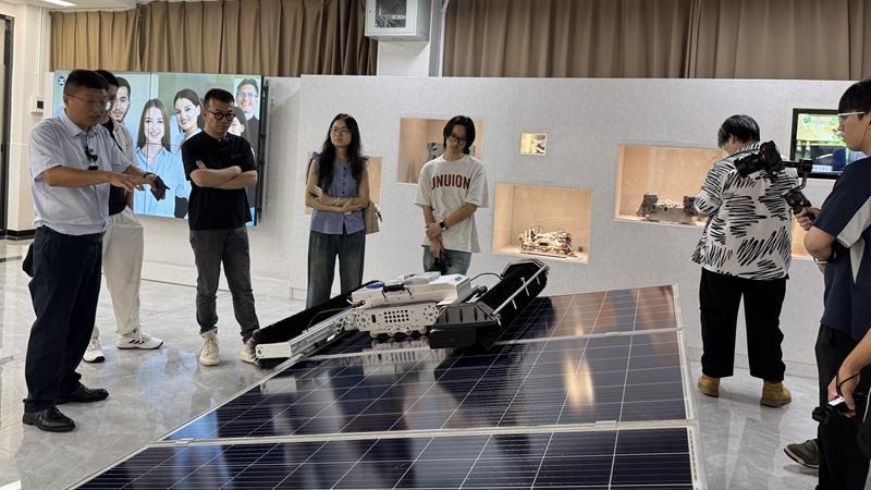 科技也能很Chill？网络大V齐聚龙岗，解锁人工智能新玩法