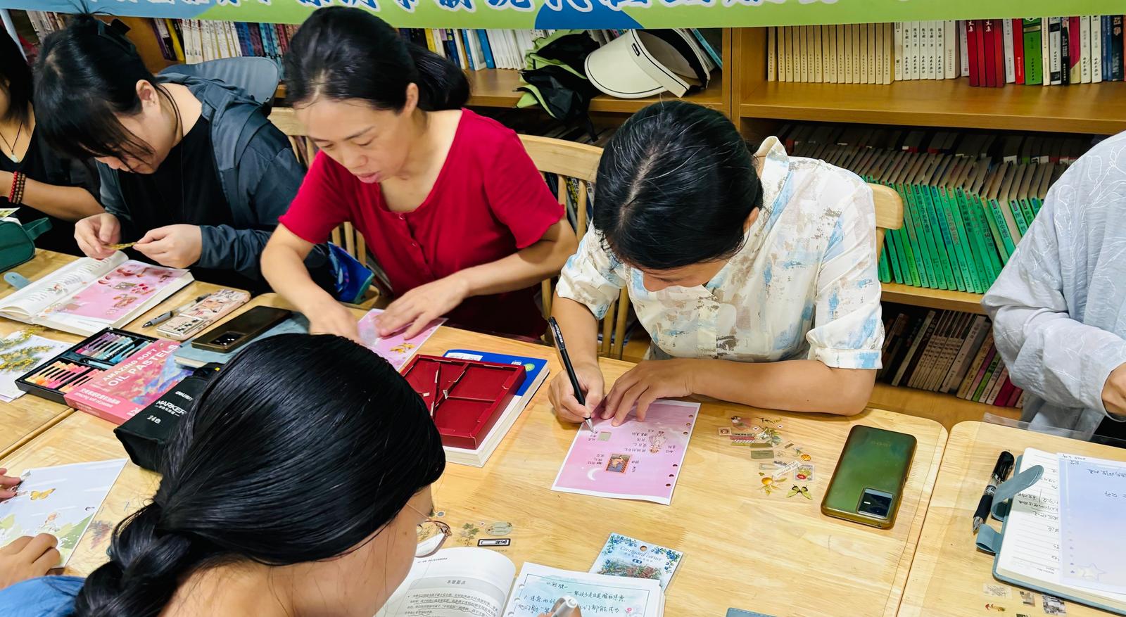 手账本里的成长印记：公明街道家长读书会温暖收官