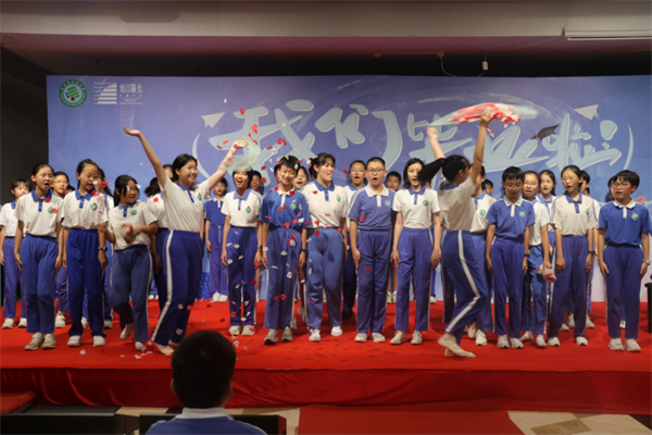 洪湖小学六年级毕业主题实践活动举行