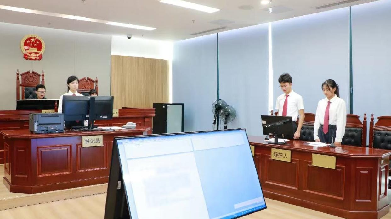 从“观众”变身“主角”！“模拟法庭”情景剧生动演绎法治教育新实践