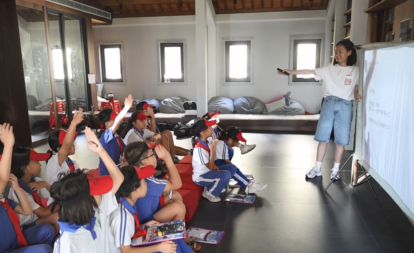 坪山学子玩嗨了！戏剧谷研学秒变“非遗体验官”