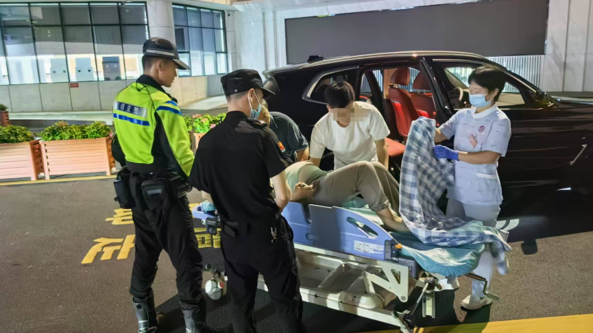 孕妇破水跨区就医，龙岗铁骑快速护送