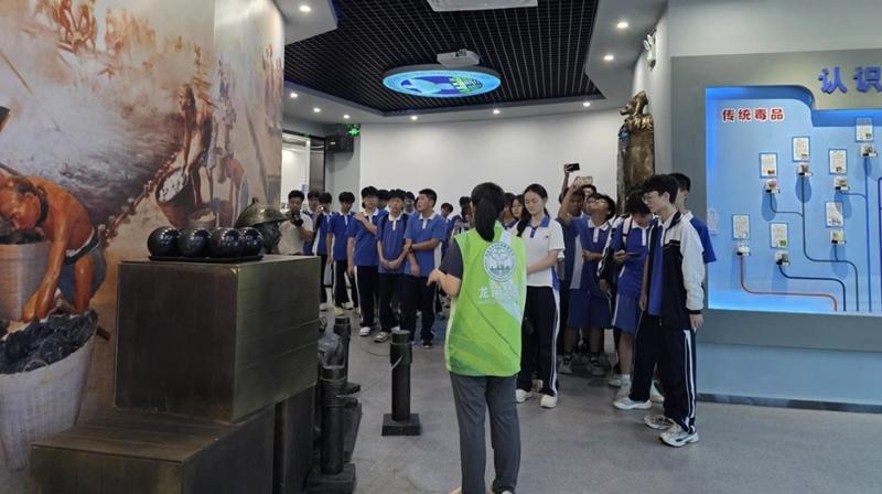 龙岗街道创新开展沉浸式校园禁毒教育