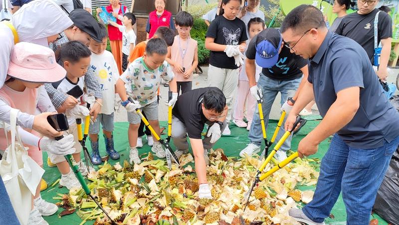 深圳一社区堆肥减碳新模式，物业化身绿色低碳实践者