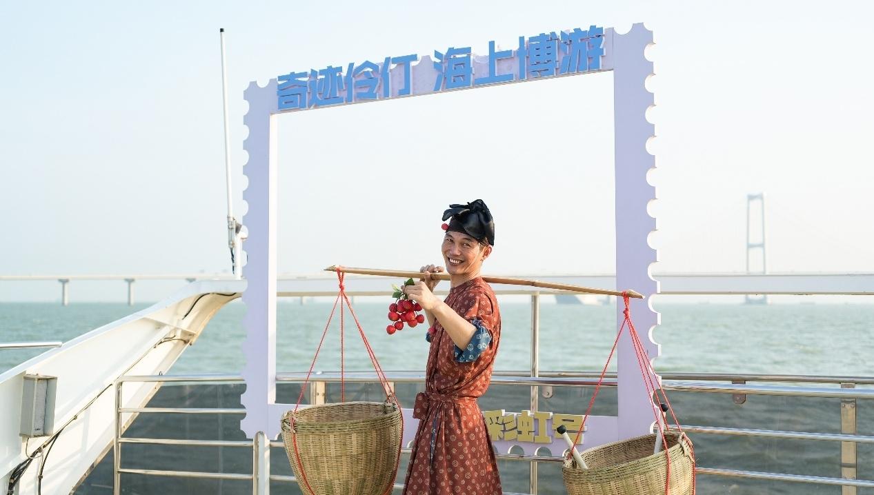 “荔”险奇遇！海上彩虹号上演杂技魔幻秀