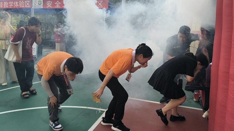 “民生微实事•大盆菜”| 坪地高桥社区成功举办安全生产月咨询日活动