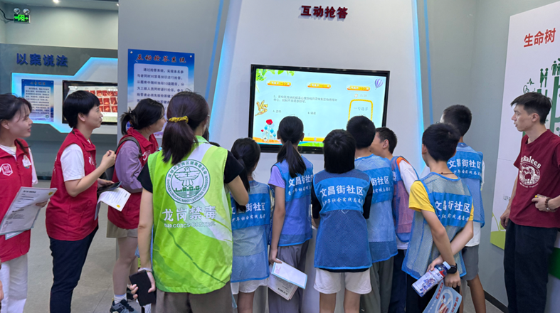 龙岗街道鹏辰驿站：定制化禁毒课堂助力青少年与从业者共同成长