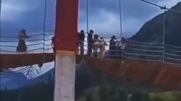 新疆伊犁昭苏县一景区吊桥桥索断裂 致5人遇难