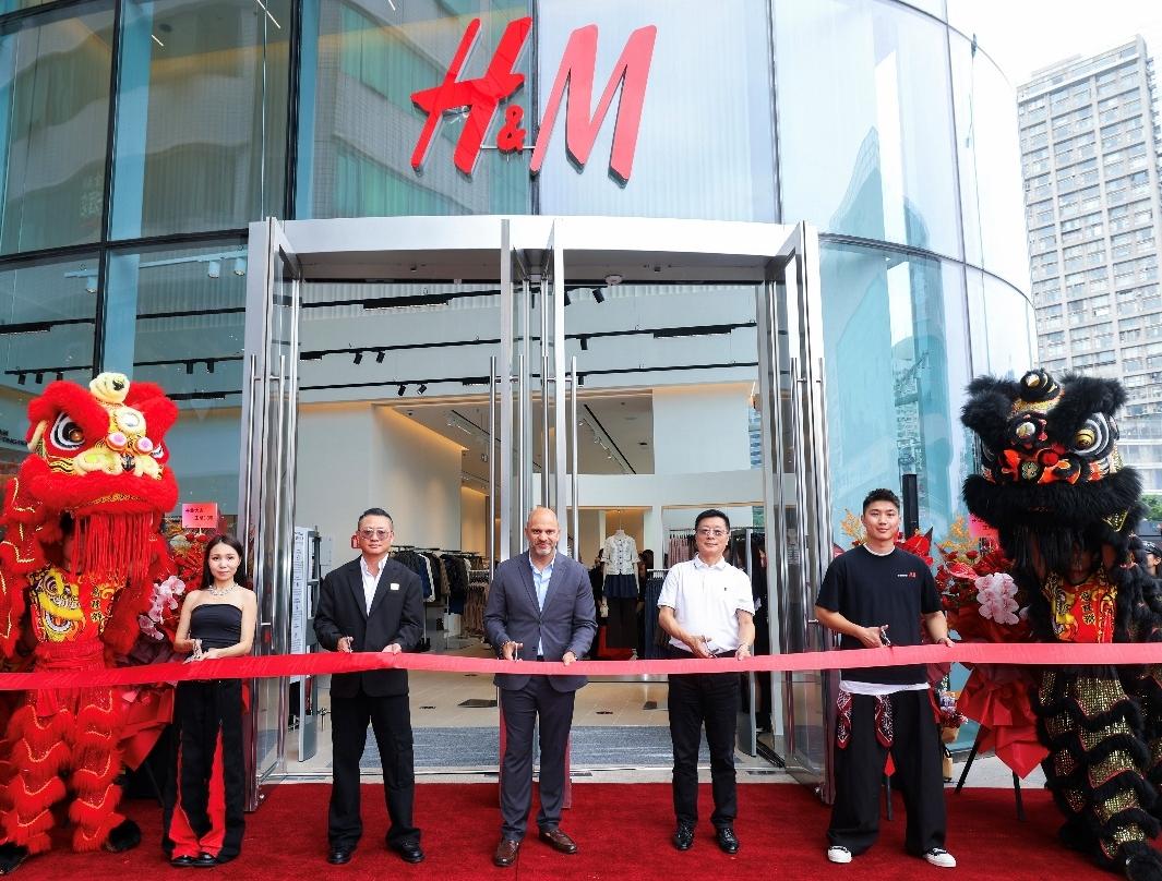 IN视频｜港星来助阵，国际知名时尚品牌华南区最大旗舰店落户深圳1234space