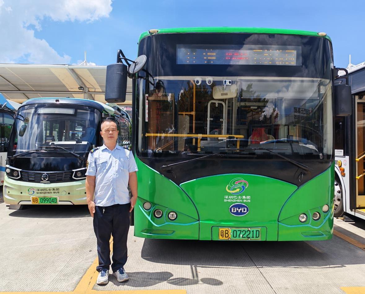 暖心护航上学路 H504A线路开通 保障中兴人才公寓学生出行