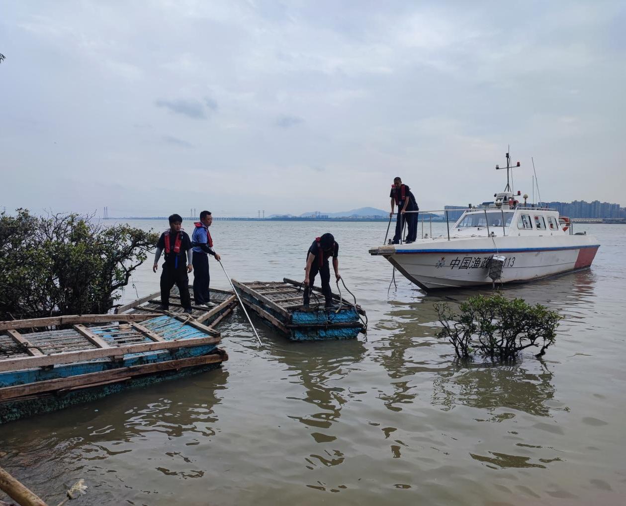 市海洋综合执法支队加强开捕后执法监管 两日查扣19艘涉渔“三无”船舶