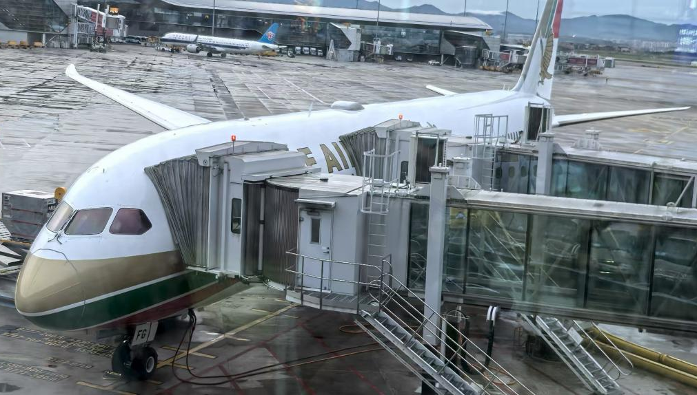 《草原与雪山之间》游猎动物王国八日记 ⑨｜归途风景：从旷野到村落的切换