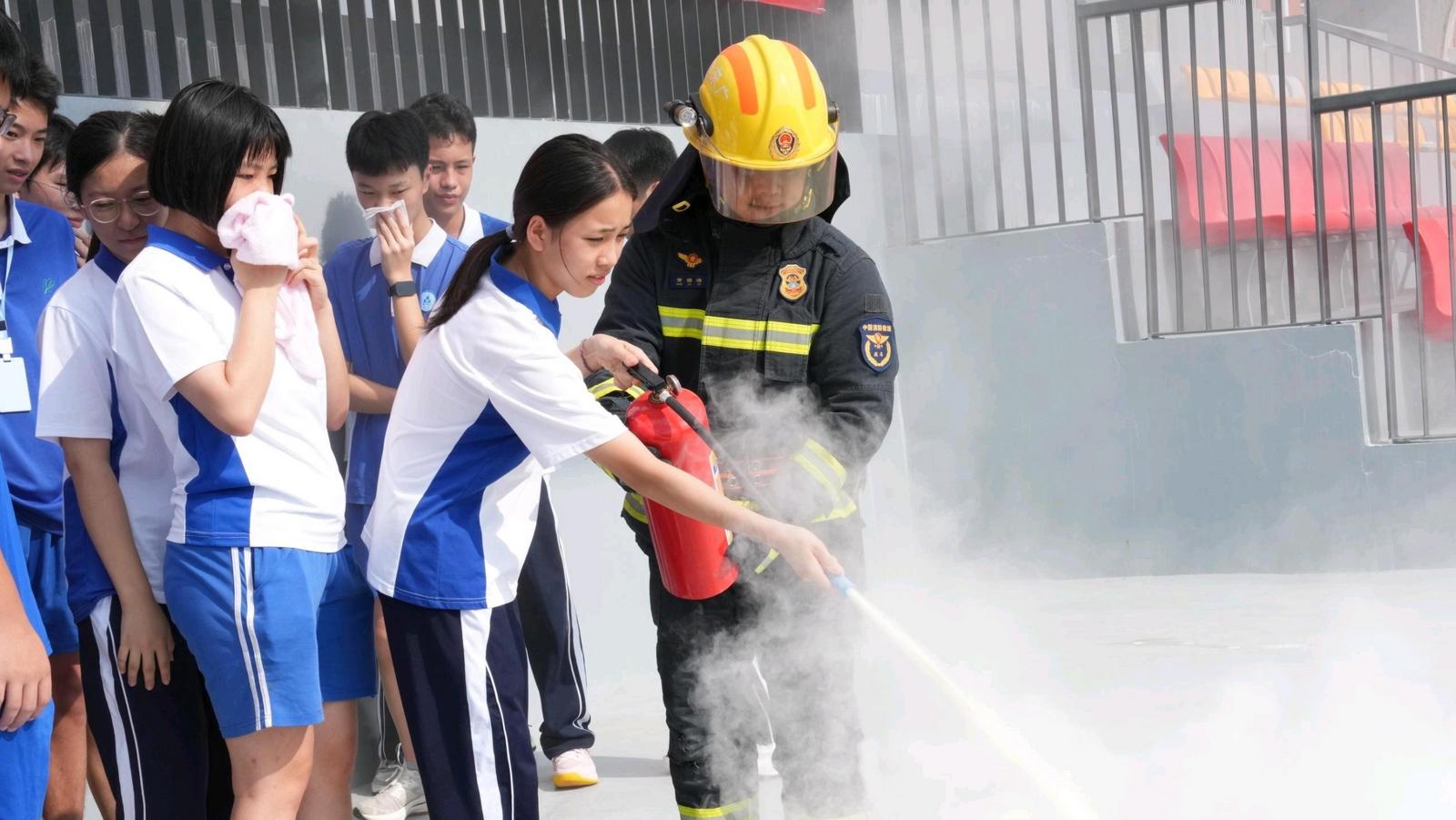 深圳消防“护航开学季”消防安全公开课开麦啦！