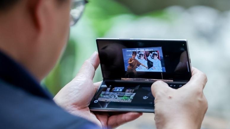 三星首次在深圳大芬油画村举办影像沙龙，大师现场指导摄影技巧