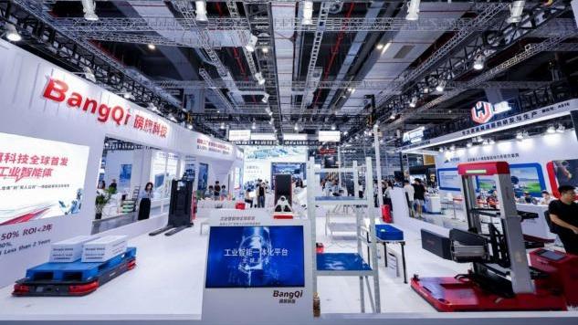 具身智能与工业智能体首发亮相工博会，磅旗科技展示“无人公司”新图景