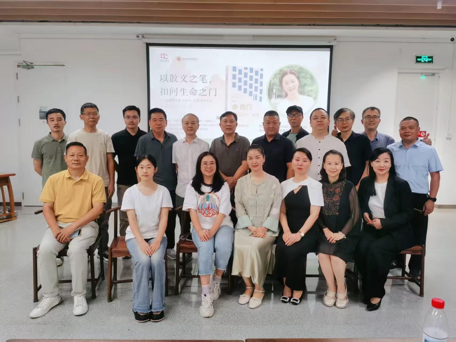 赵静散文集《命的门》分享会在宝安区文化馆举行