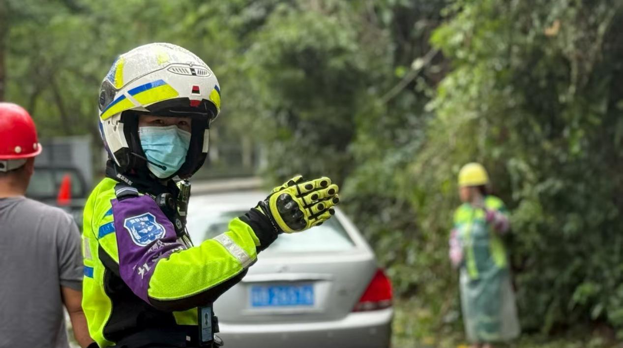 逆风护航“弈”路通，银湖棋院“摆渡人”架起暖心通道