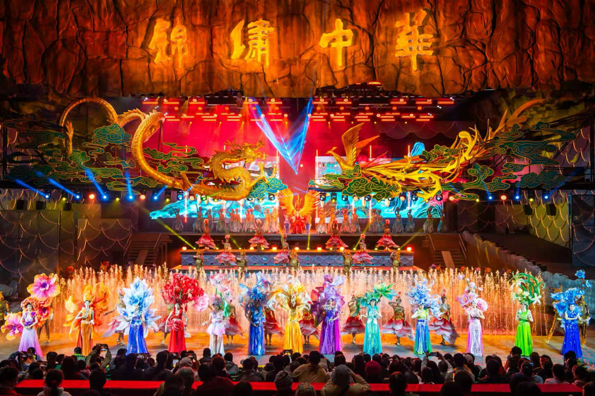 56个民族同心贺华诞！深圳锦绣中华举办国庆升旗仪式