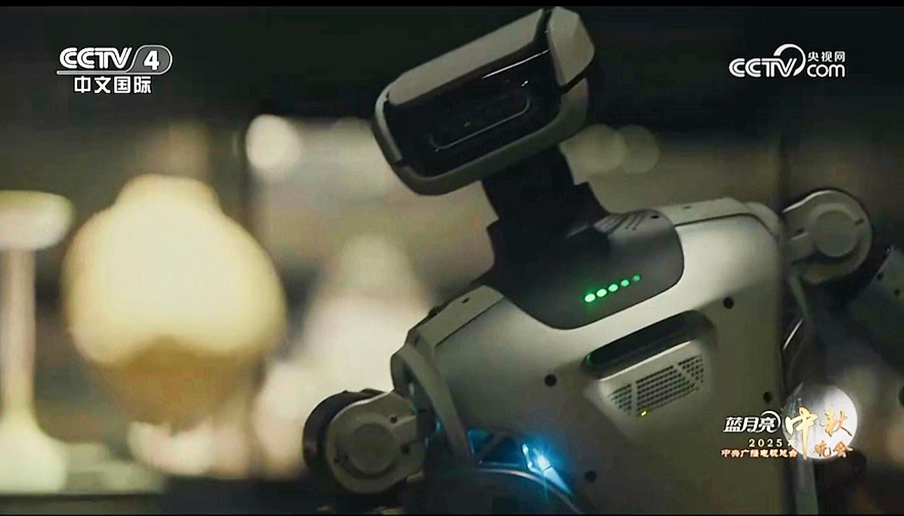 央视秋晚会携手逐际动力人形机器人Oli在三星堆送出中秋祝福