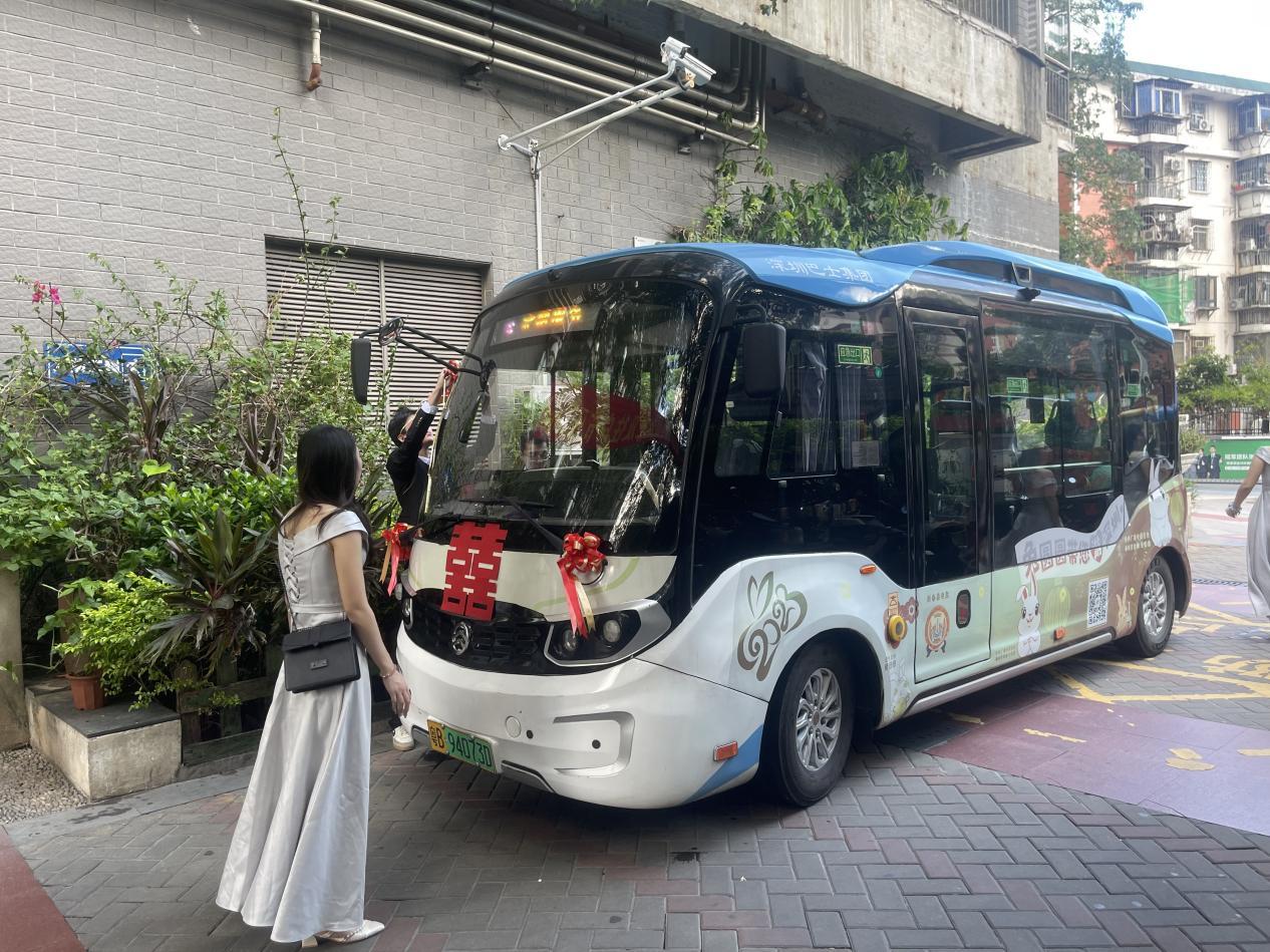 浪漫升级！安托山定制婚庆主题巴士重新定义城市婚庆出行新体验