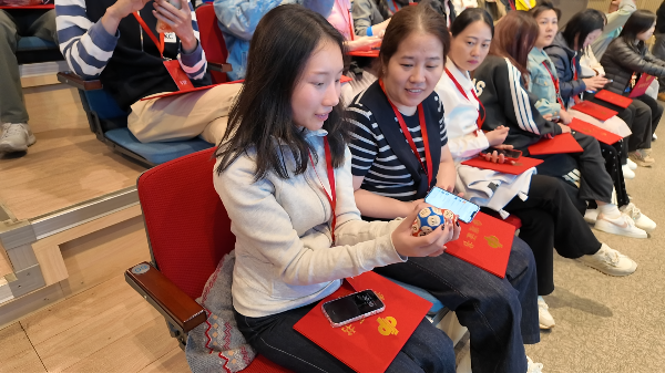 深圳福彩组团赴京观摩双色球开奖 深入探访刮刮乐生产基地