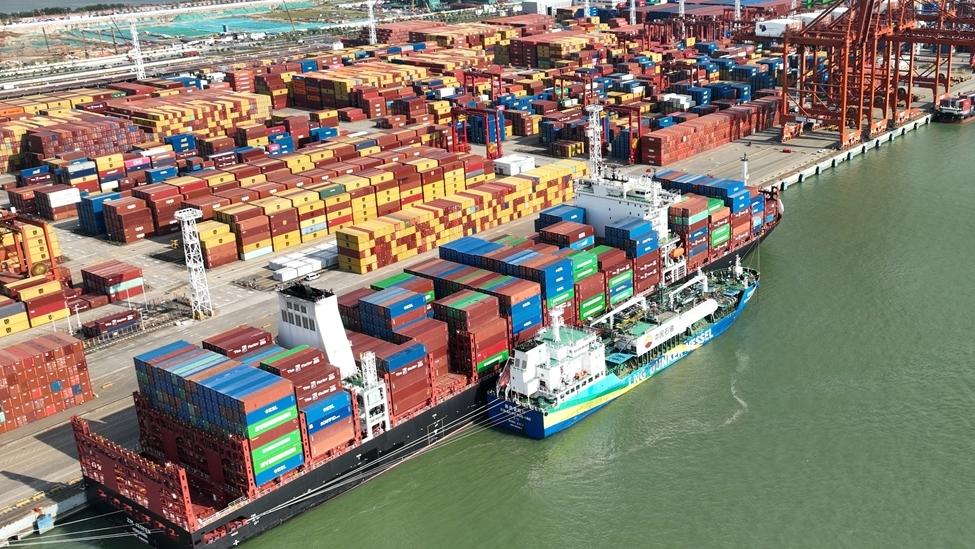 IN视频|深圳大铲湾码头首次实现LNG船对船加注