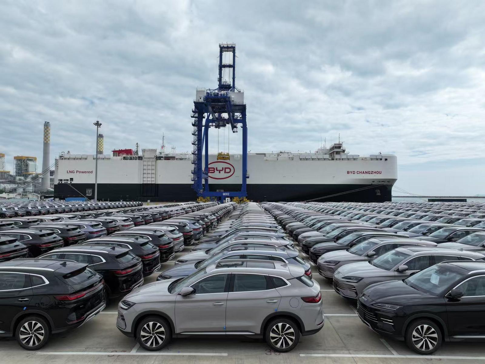 比亚迪八艘滚装船悉数亮相小漠港 10月汽车出口量有望创历史新高