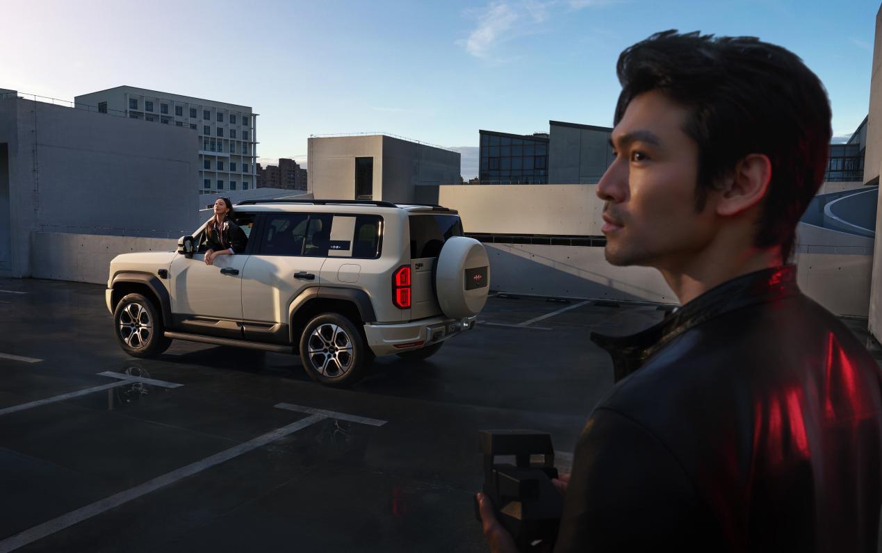 豹5长续航版本、豹8大五座版，方程豹秋季新品正式上市