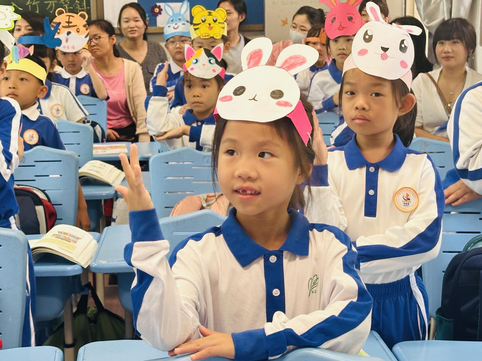 崛起诚信实验学校举办第八届“生命+艺术”教学开放日，近800名家长共赴成长之约