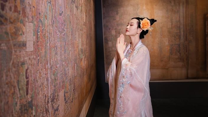 周末来深博身临其“晋” VR观看“壁画上的清明上河图”