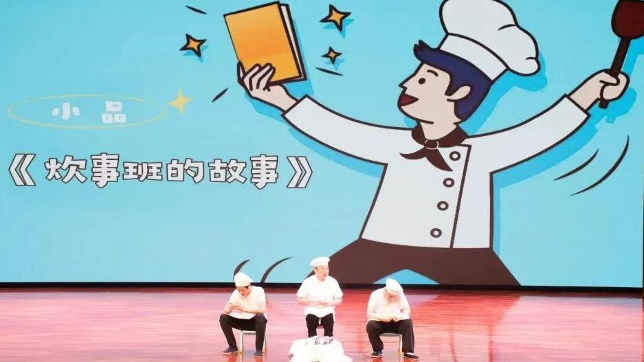 深圳一群退休老法官“整活儿” 又唱又演就把“法”送到了学校