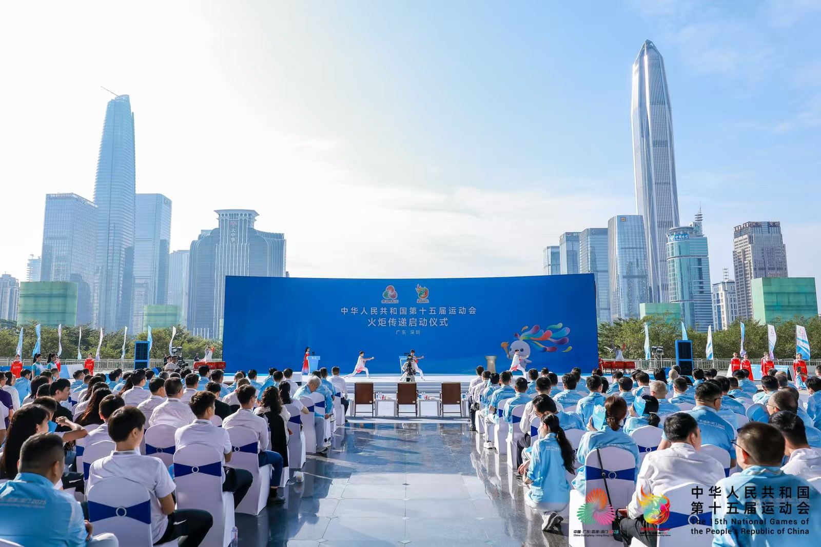 地面-低空-机器人多元传递模式  深圳气象精准护航全运会火炬传递