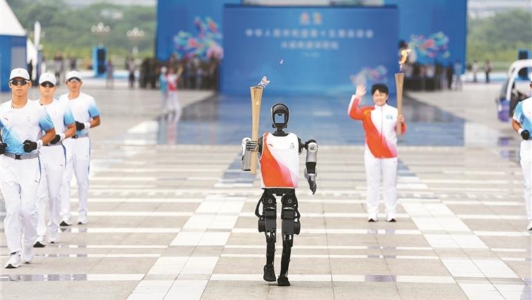 十五运会火炬传递启动仪式在深圳举行 黄坤明高志丹孟凡利出席