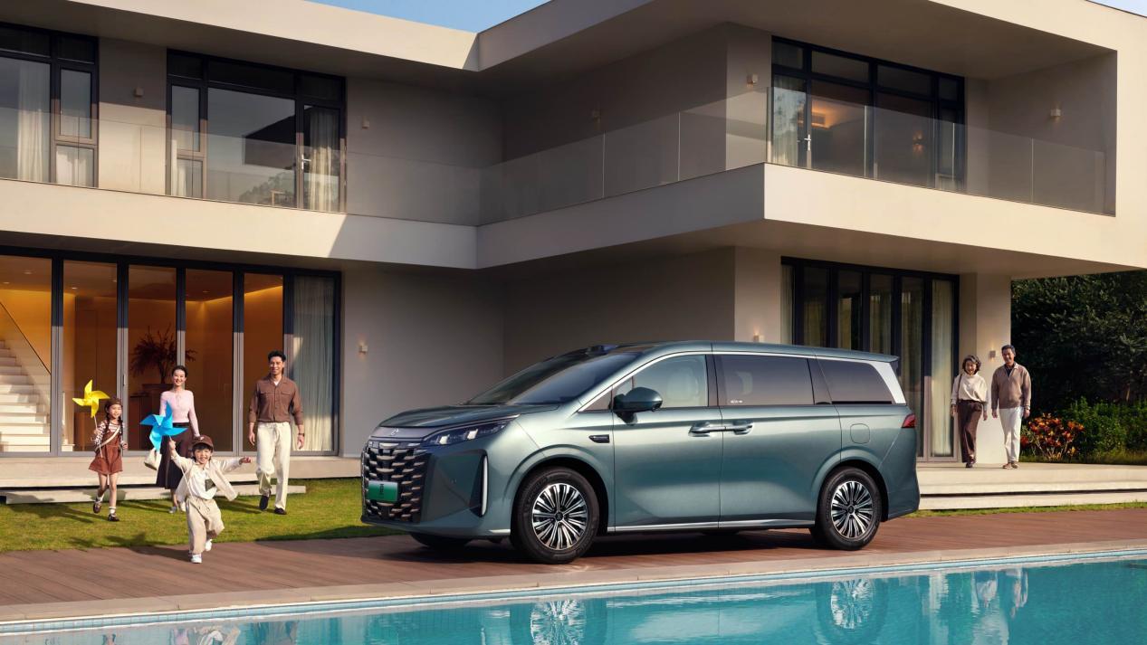 2026款夏天神之眼B+218KM纯电续航加持 开启家用豪华MPV新时代