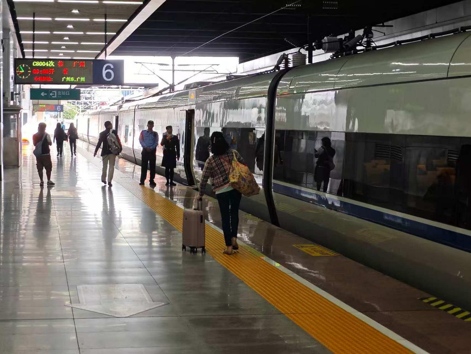 2025年11月5日起，广深铁路实施新的列车运行图