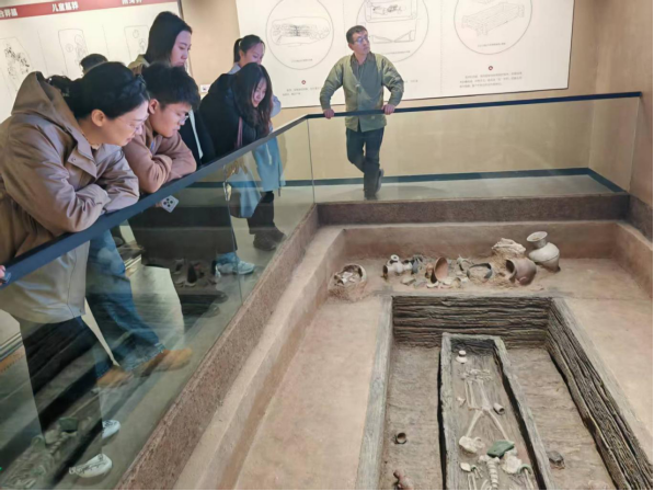 粤港澳大湾区采访团走进大汶口遗址 探寻神秘海岱文明密码