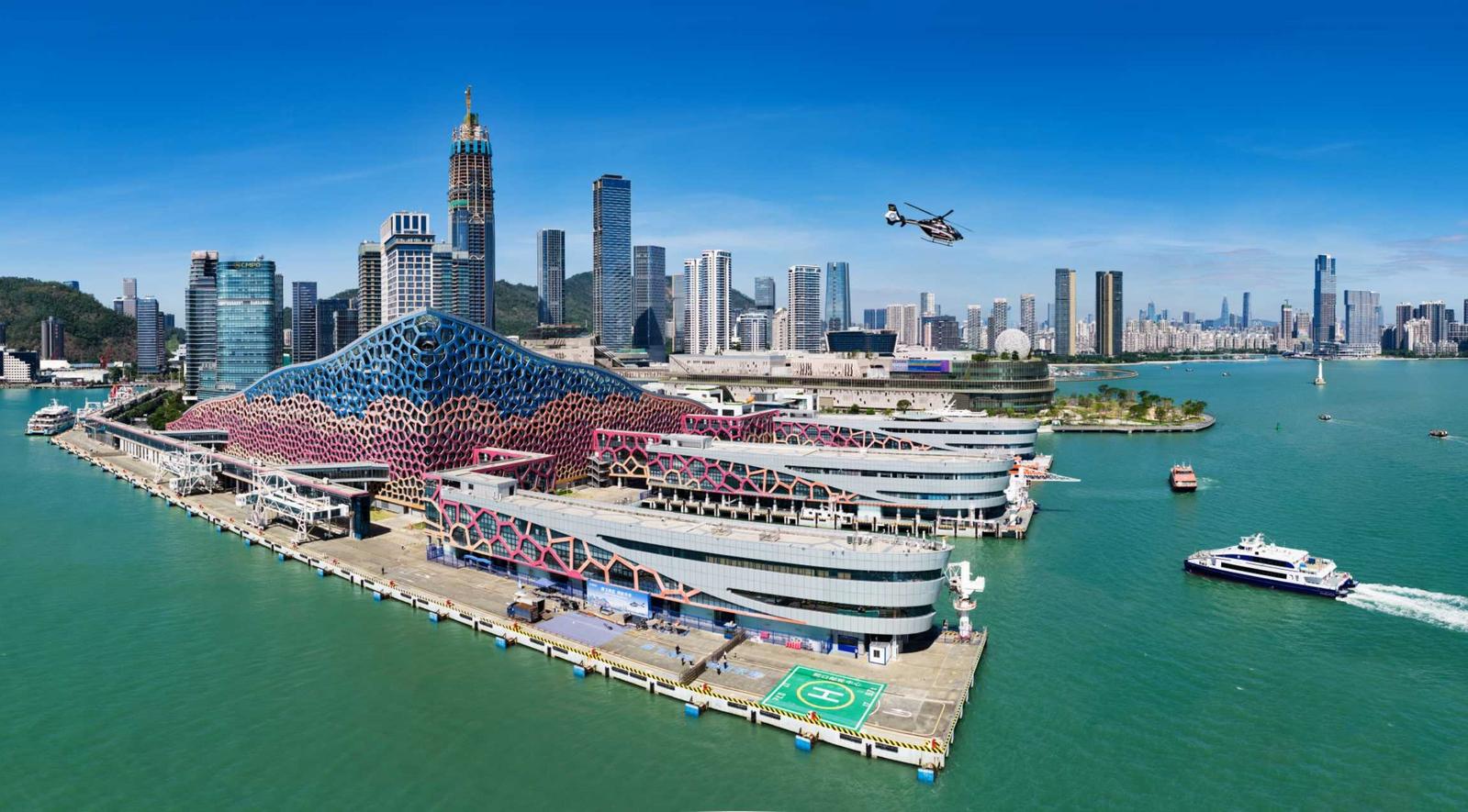 深圳“飞”速直达港澳 全程不到20分钟！全国首批“海空一体”口岸跨境直升机航线正式通航